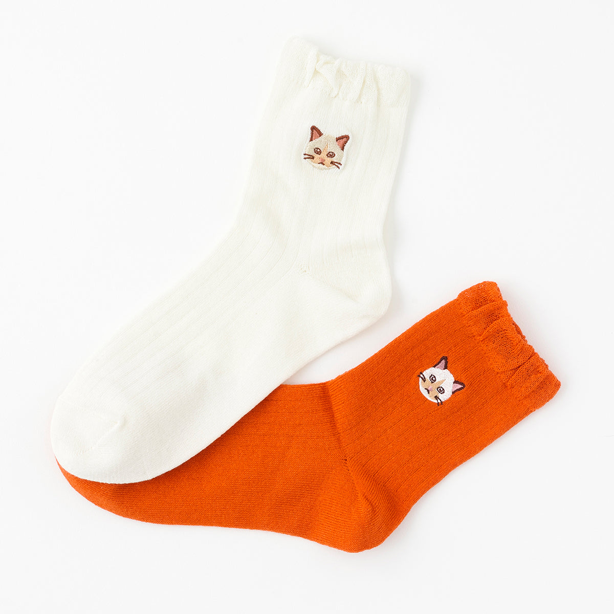 【にゃんこ堂】リブ猫刺繍クルーソックス