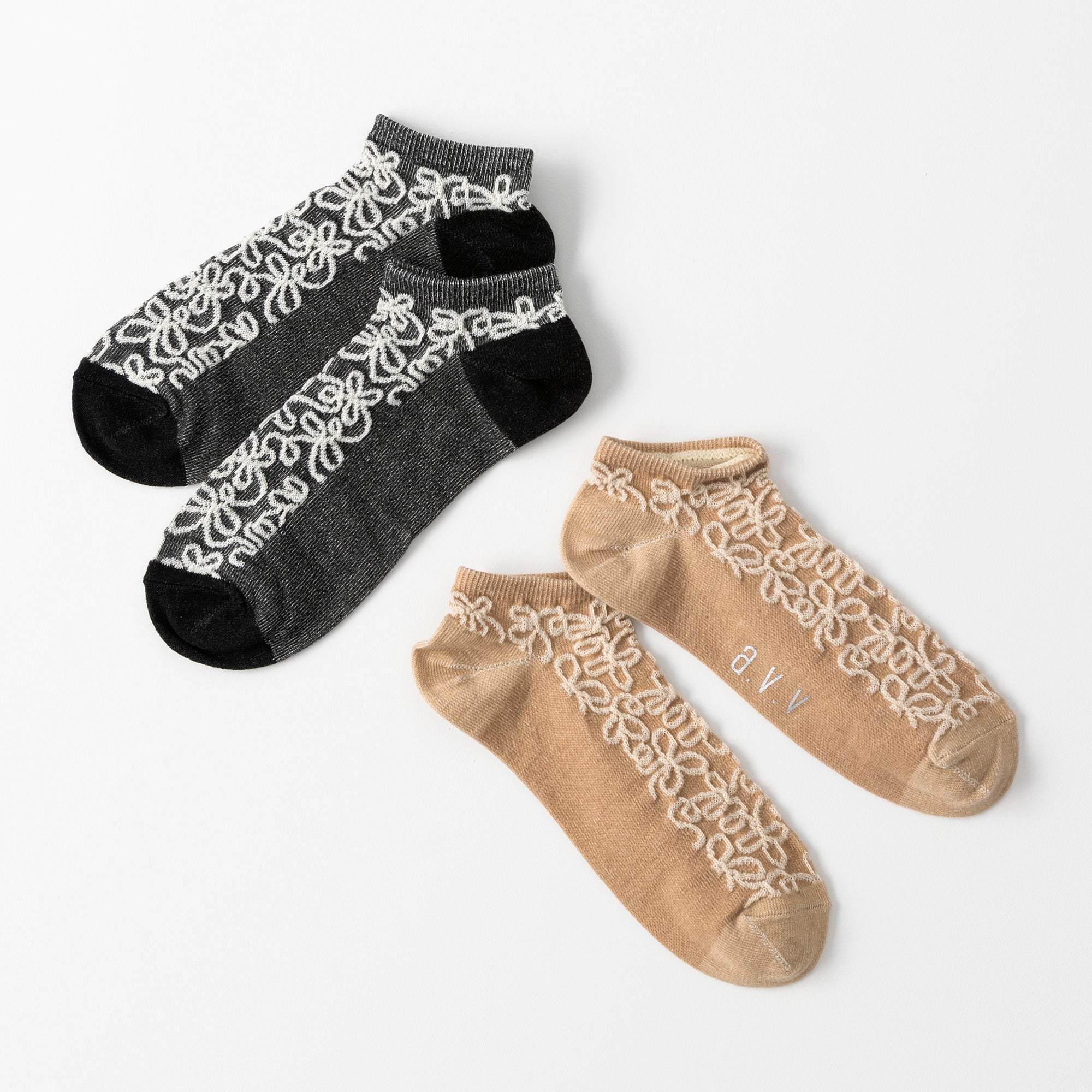 【A.V.V】線画花柄フロートスニーカー丈ソックス