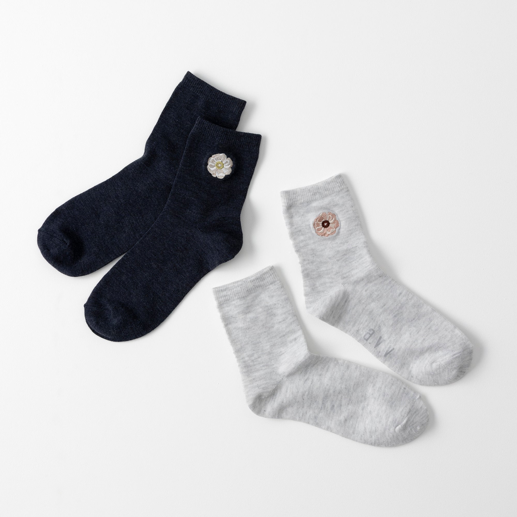 【A.V.V】花刺繍クルーソックス