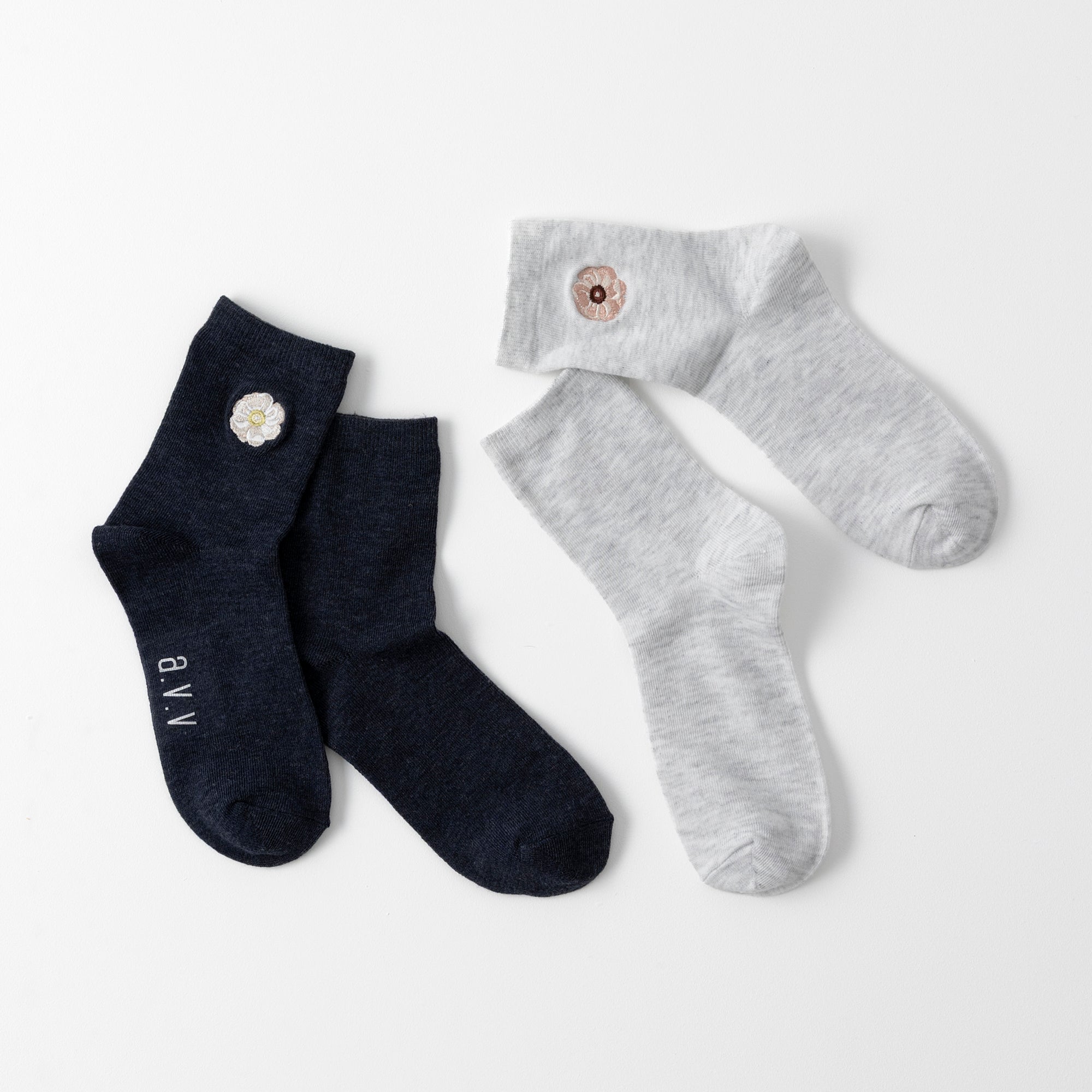 【A.V.V】花刺繍クルーソックス