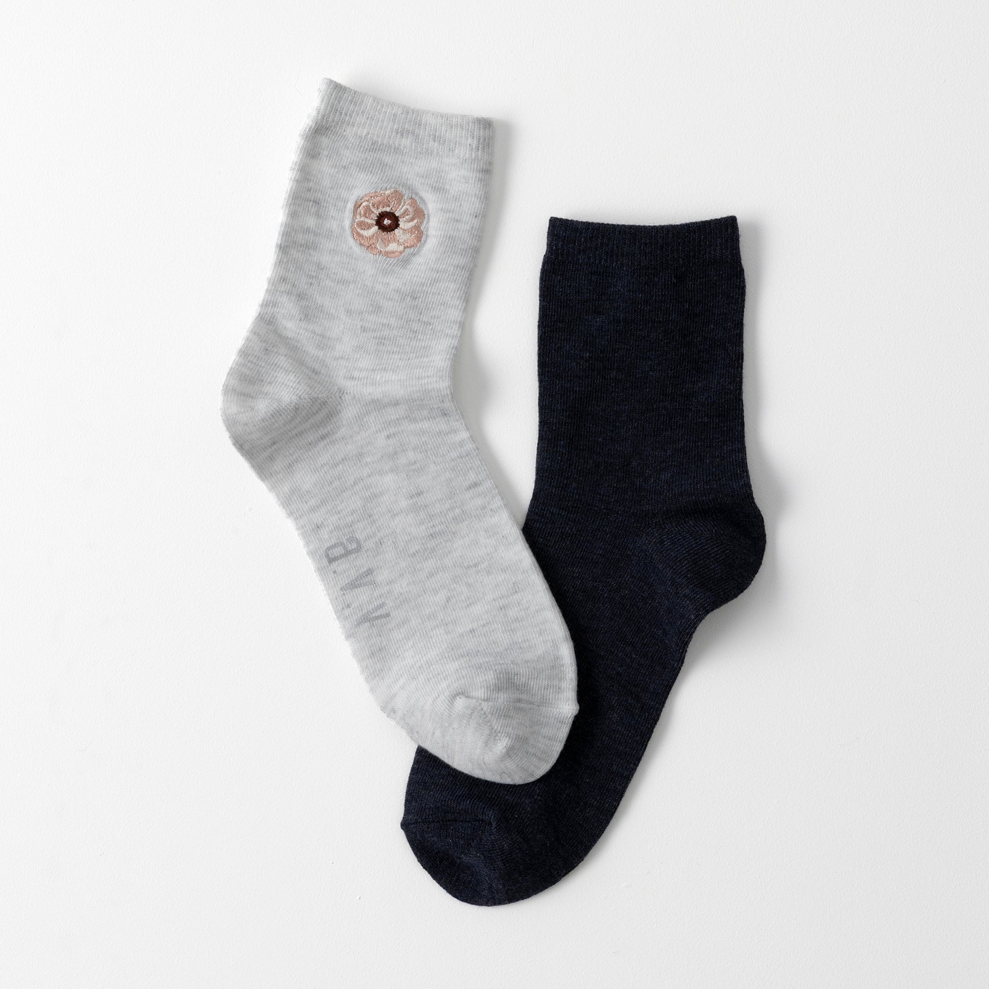 【A.V.V】花刺繍クルーソックス