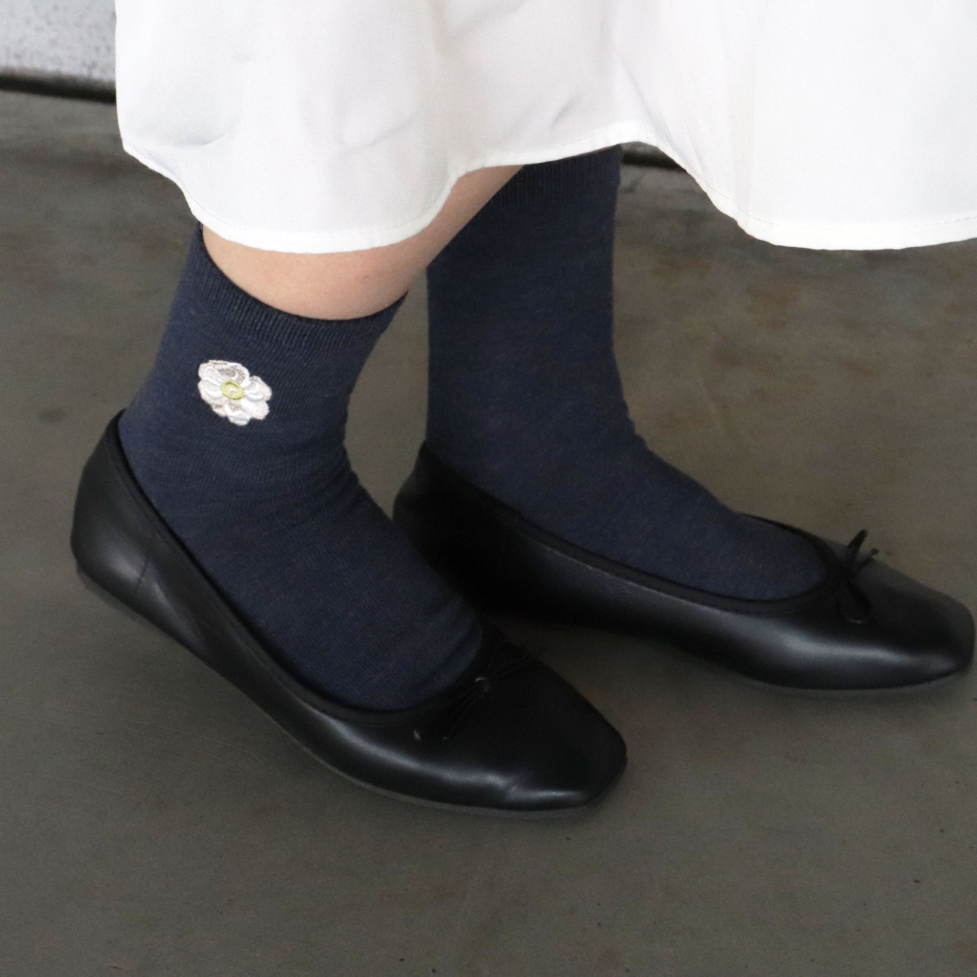 【A.V.V】花刺繍クルーソックス