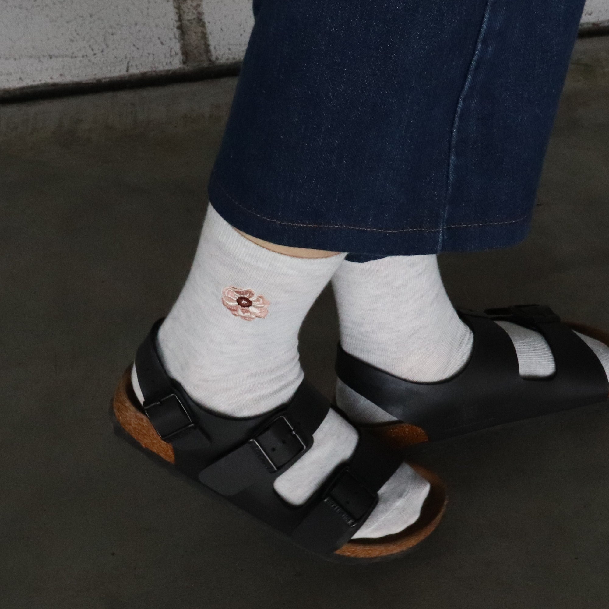 【A.V.V】花刺繍クルーソックス