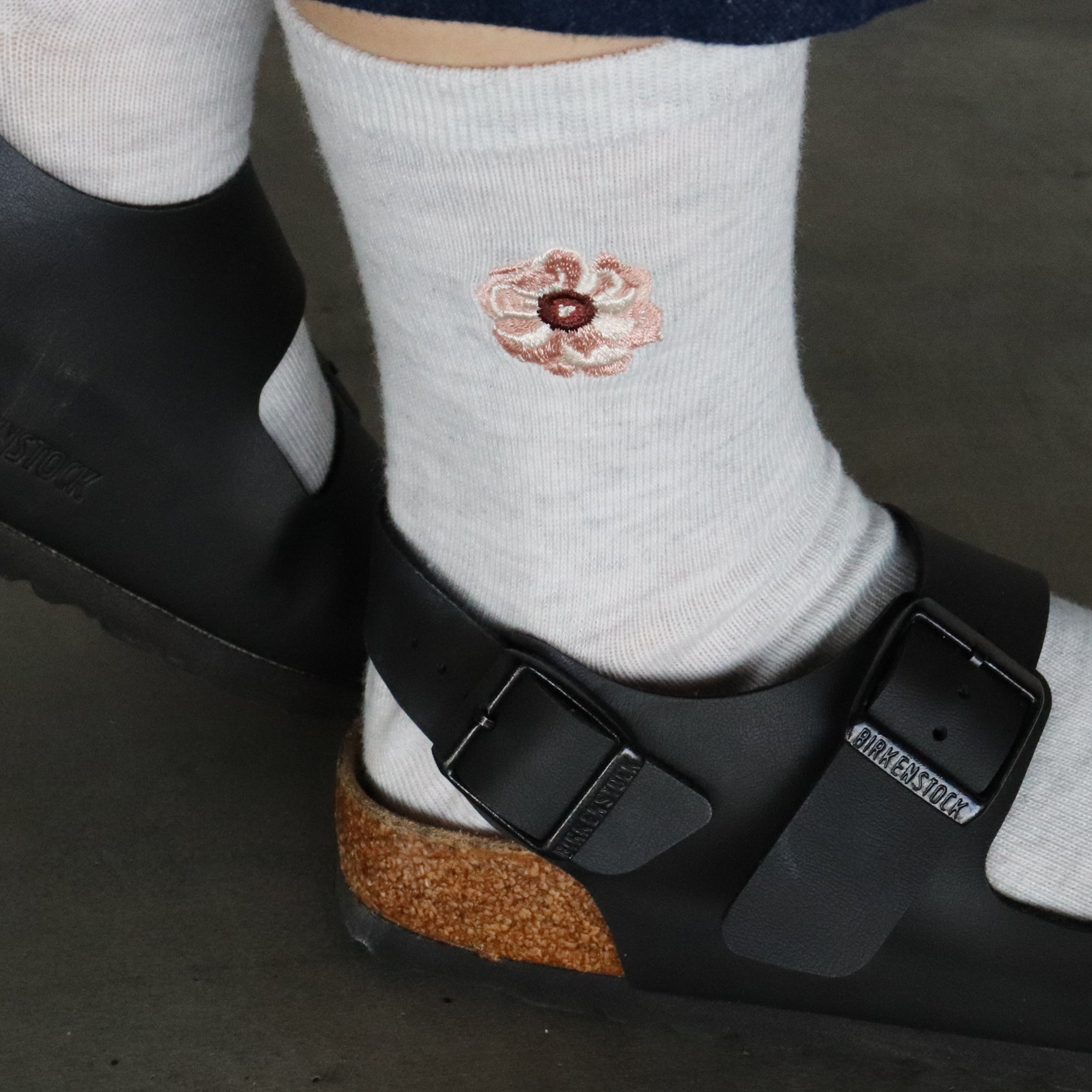 【A.V.V】花刺繍クルーソックス