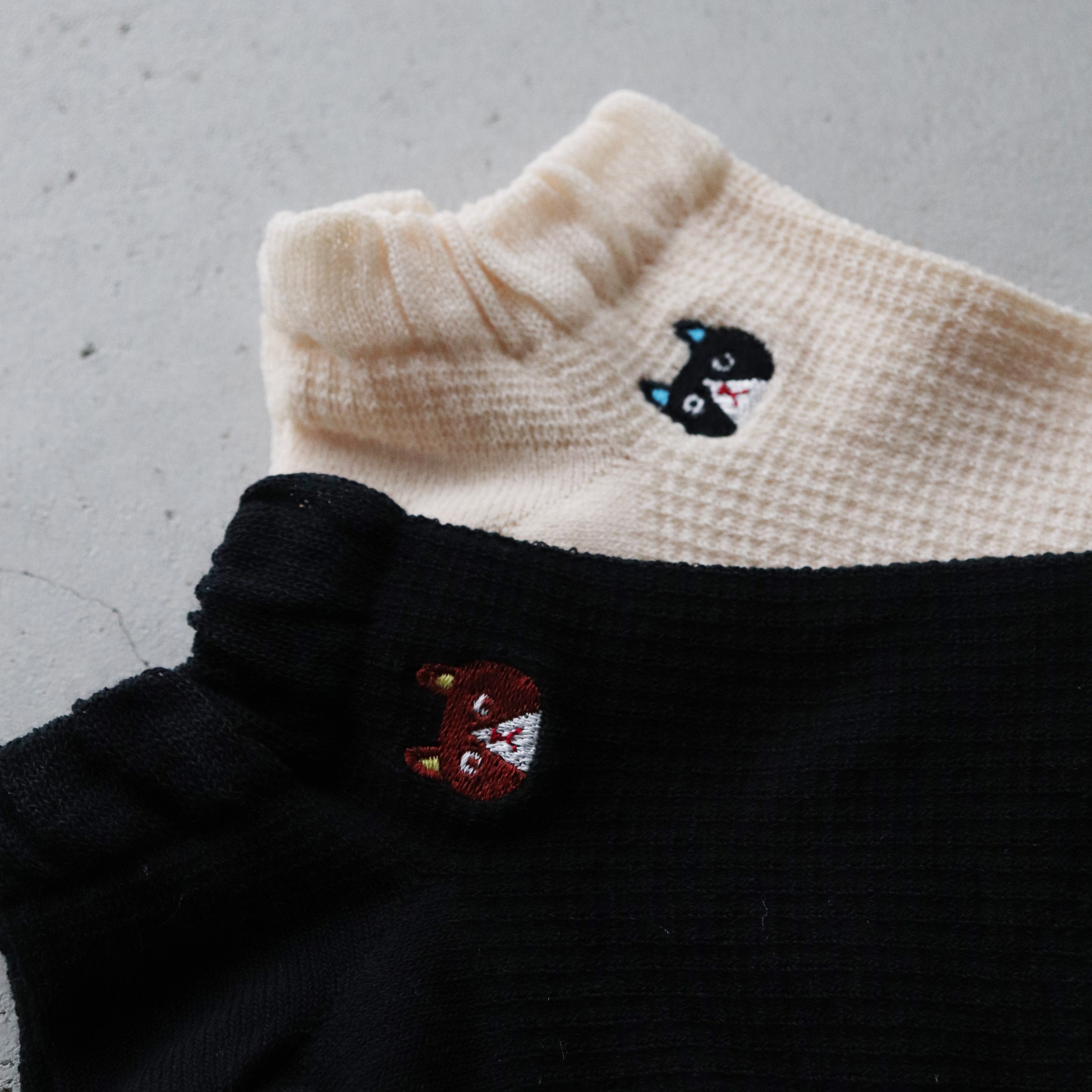 にゃんこ堂】ワッフル猫刺繍スニーカーソックス – SUKENO｜靴下